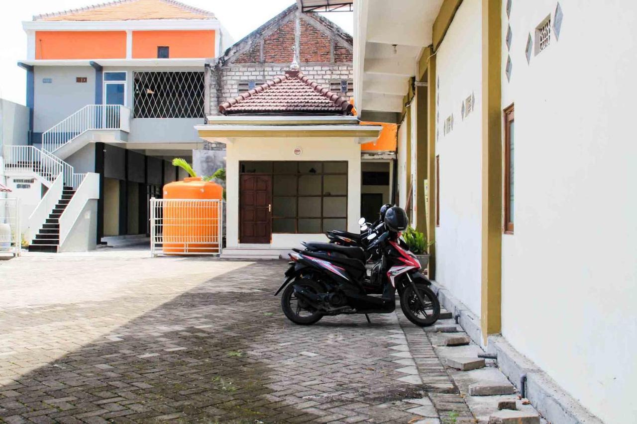 Puri Karomah Syariah Redpartner Hotel Lamongan Luaran gambar