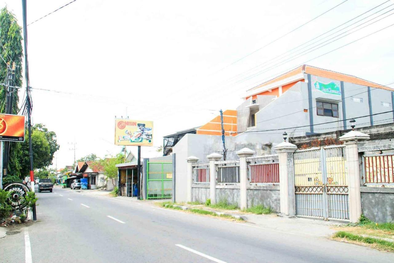 Puri Karomah Syariah Redpartner Hotel Lamongan Luaran gambar